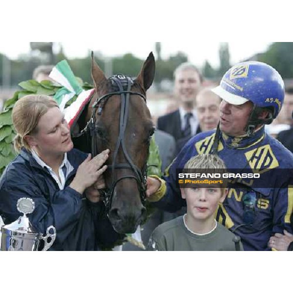 A.J.Mollema with Unforgettable and his lad in the winner circle of 110.o Deutsches Traber Derby Berlin Mariendorf, 7th august 2005 ph. Stefano Grasso