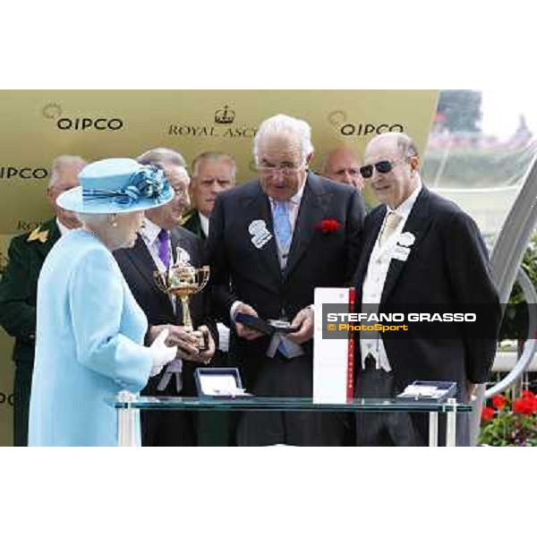 The Queen presents the Gold Cup to the owners . Joseph O\'Brien and Leading Light winners of the Gold Cup Ascot, Royal Ascot 19th june 2014 ph.Stefano Grasso